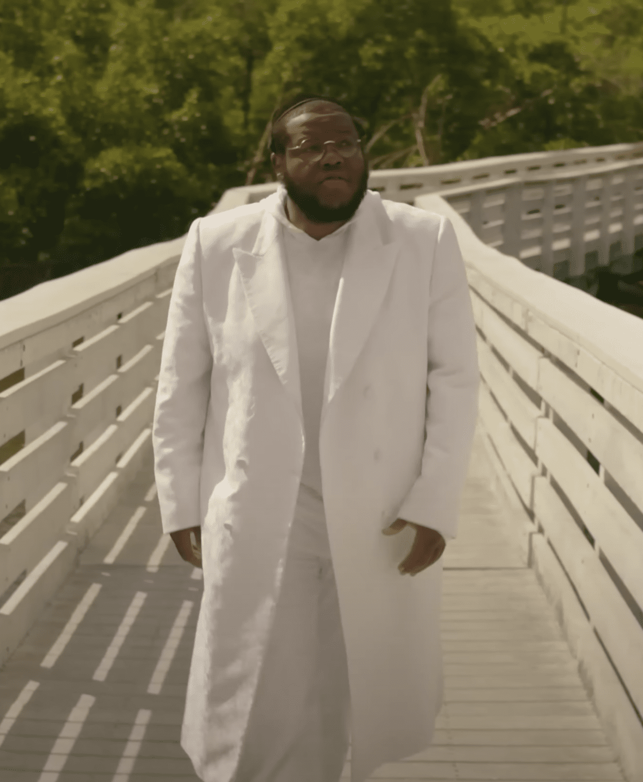 HU HAMELECH – Gad Elbaz & Nissim Black music video capturing vibrant and colorful Miami locations